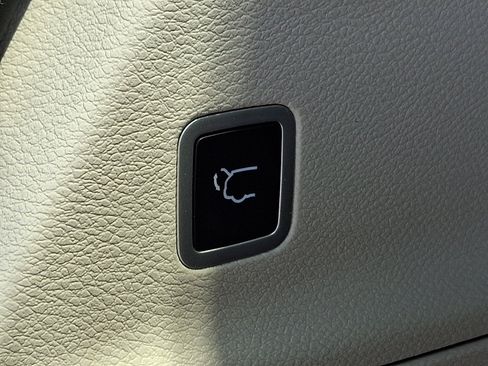 Certified 2023 Chrysler Pacifica Touring-L FWD image 32