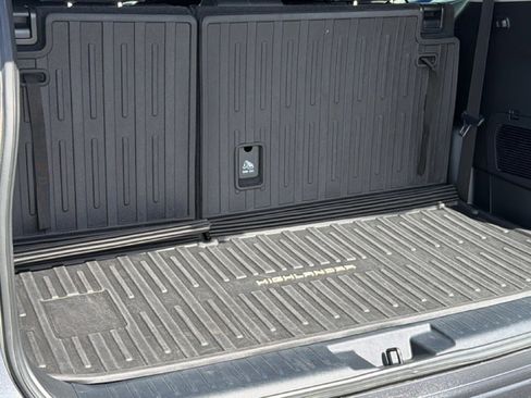 Used 2023 Toyota Highlander XLE AWD/4WD image 27