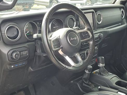 Used 2022 Jeep Wrangler Unlimited Sahara w/ Cold Weather Group AWD/4WD image 6
