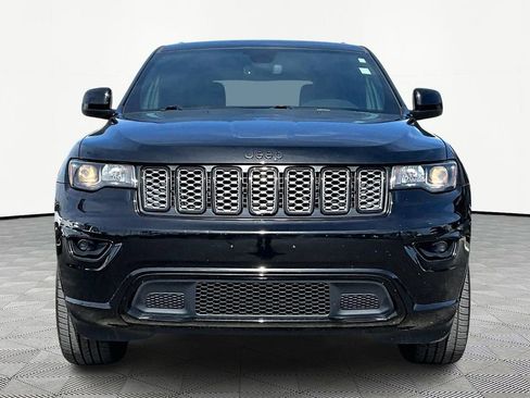 Used 2020 Jeep Grand Cherokee Altitude image 3