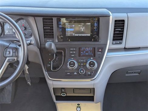 Used 2016 Toyota Sienna L image 16
