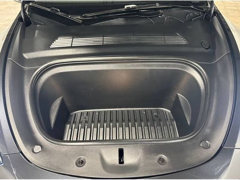 Used 2024 Tesla Model Y Long Range RWD image 4
