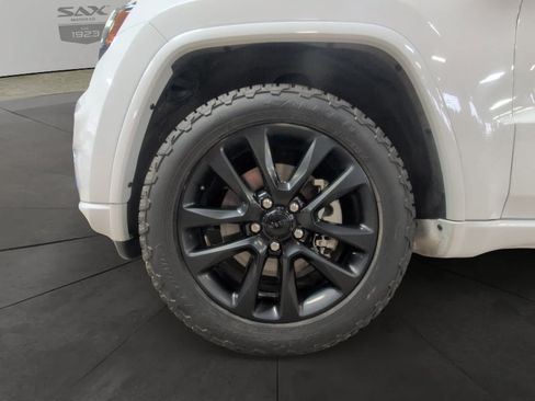 Used 2021 Jeep Grand Cherokee Laredo X AWD/4WD image 14