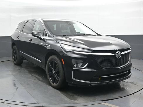 Used 2023 Buick Enclave Essence w/ Experience Buick Package FWD image 4