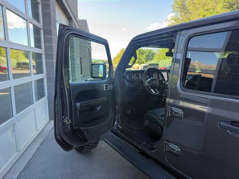 Used 2018 Jeep Wrangler Unlimited Sahara w/ Uconnect 4C Nav & Sound Group AWD/4WD image 18