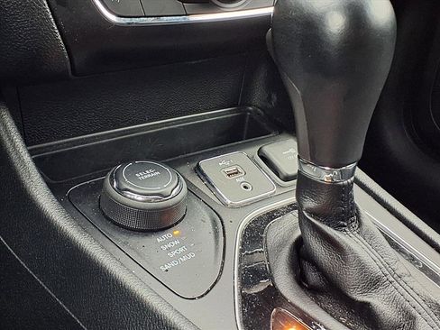 Certified 2023 Jeep Cherokee Altitude Lux image 14