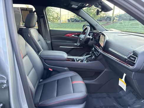 Used 2026 Chevrolet Traverse RS w/ LPO, Floor Liner Package FWD image 25
