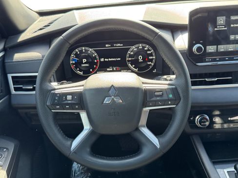 Used 2023 Mitsubishi Outlander SE Black Edition image 13