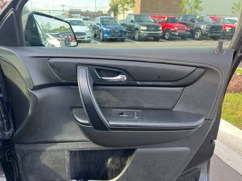 Used 2016 Chevrolet Traverse LT w/ Style and Technology Package FWD image 10