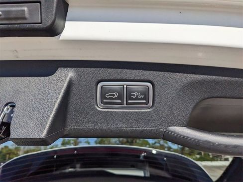 Certified 2025 Kia Sorento EX w/ Panoramic Sunroof Package image 14