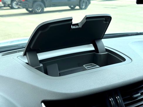 Used 2017 Chevrolet Traverse LT image 31