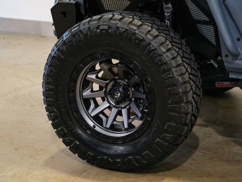 Used 2025 Jeep Wrangler Unlimited Rubicon w/ Technology Group image 92