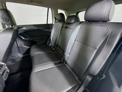 Used 2021 Volkswagen Tiguan SE image 24