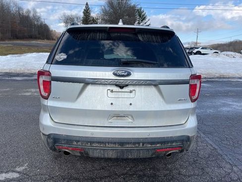 Used 2017 Ford Explorer XLT w/ Equipment Group 202A image 7