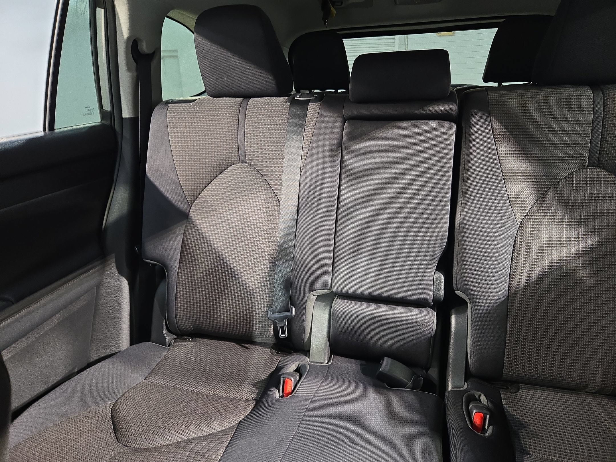 Used 2021 Toyota Highlander L FWD image 33