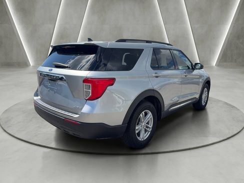 Used 2023 Ford Explorer XLT AWD/4WD image 5