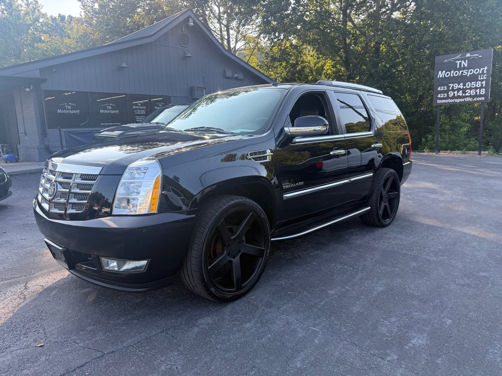 Used 2011 Cadillac Escalade AWD image 4