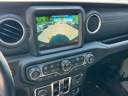 Used 2022 Jeep Wrangler Unlimited Sahara w/ Cold Weather Group AWD/4WD image 15
