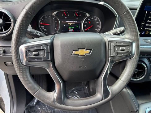 Used 2025 Chevrolet Blazer LT FWD image 28
