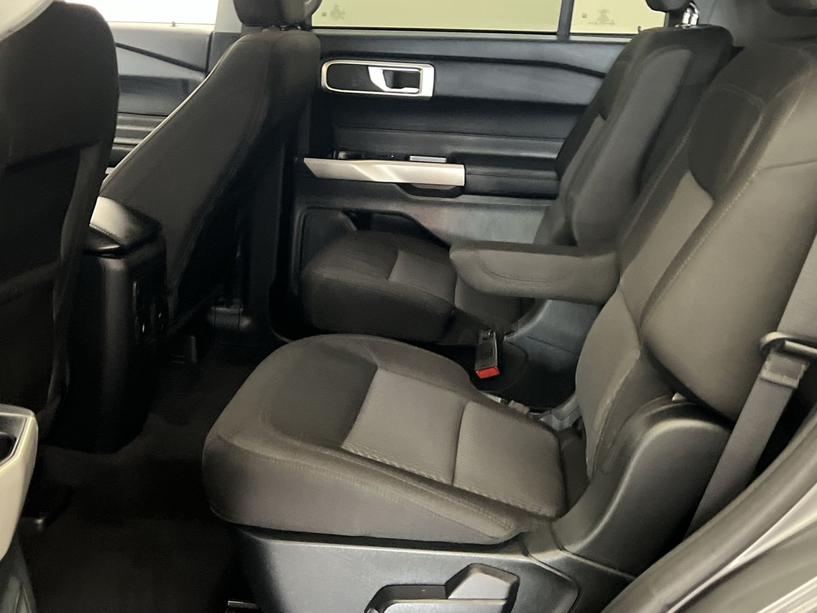Used 2023 Ford Explorer XLT AWD/4WD image 24