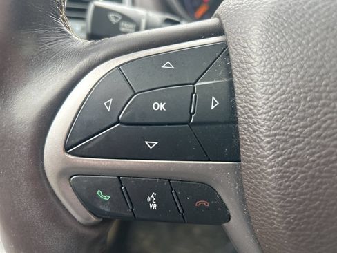 Used 2019 Jeep Grand Cherokee Overland AWD/4WD image 22