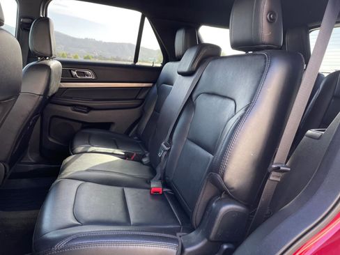 Used 2018 Ford Explorer XLT AWD/4WD image 23