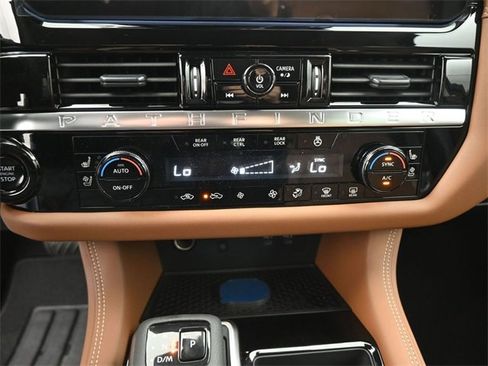 New 2026 Nissan Pathfinder Platinum image 3
