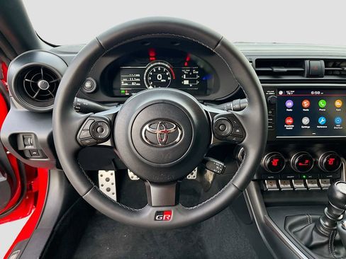 Used 2025 Toyota GR86 Premium w/ Performance Package image 11