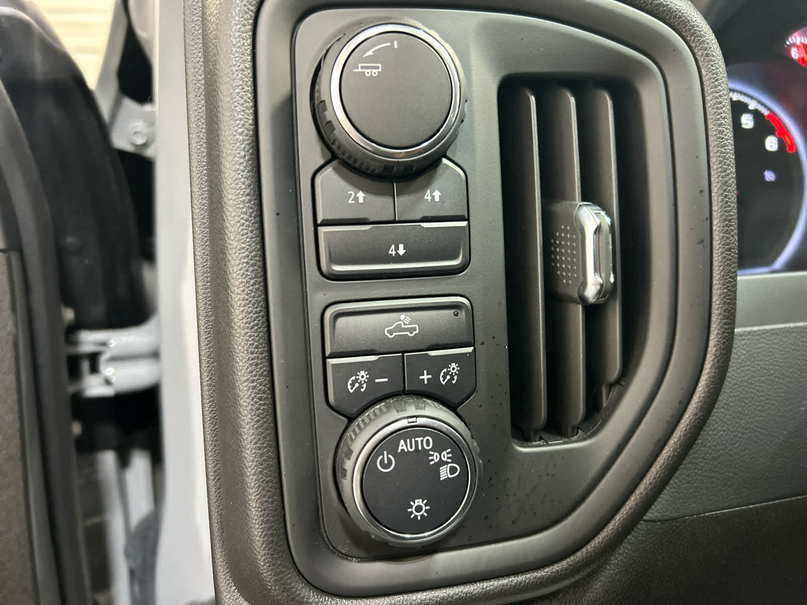 Used 2024 Chevrolet Silverado 2500 Custom w/ Custom Convenience Package AWD/4WD image 9