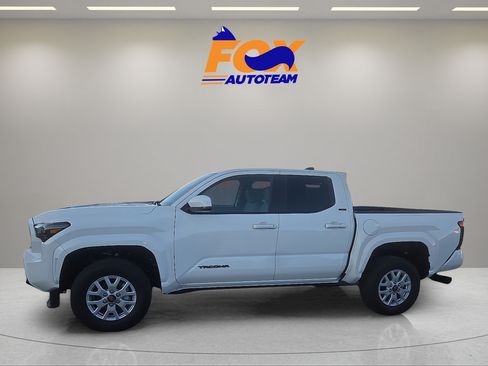 Certified 2026 Toyota Tacoma SR5 AWD/4WD image 2