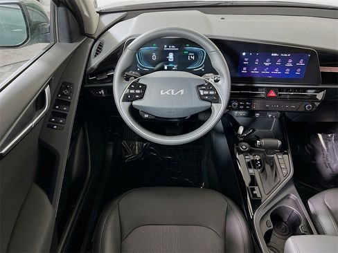 Used 2025 Kia Niro EX image 20