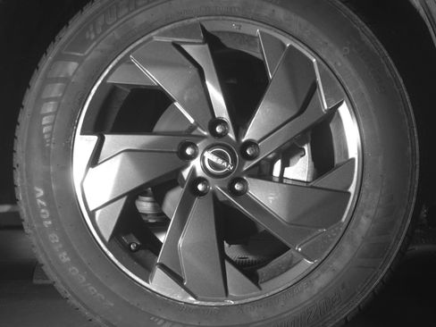 Used 2025 Nissan Rogue SV FWD image 13