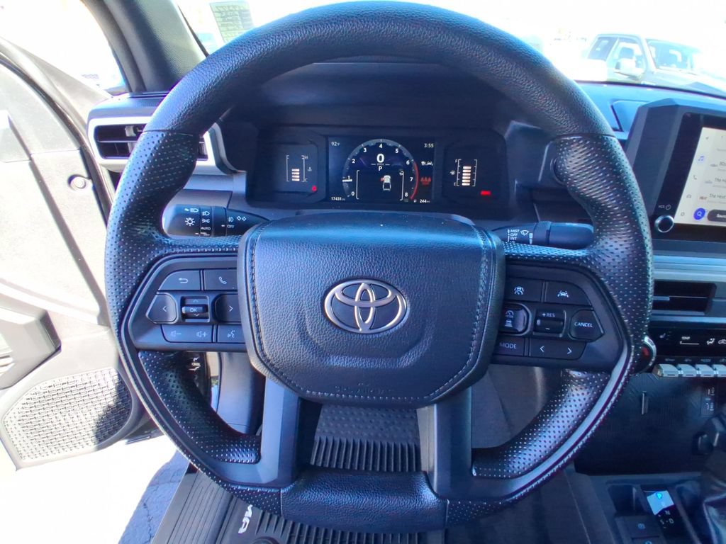 Used 2025 Toyota Tacoma SR5 AWD/4WD image 15