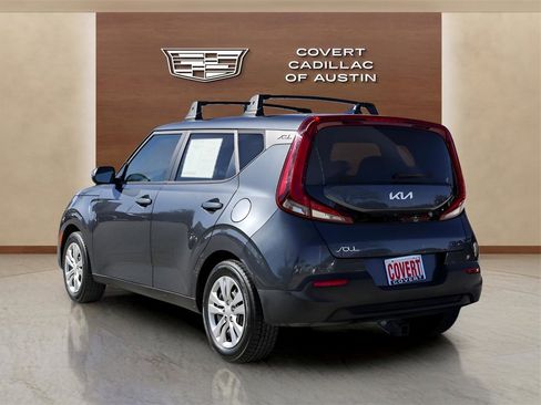 Used 2022 Kia Soul LX image 3