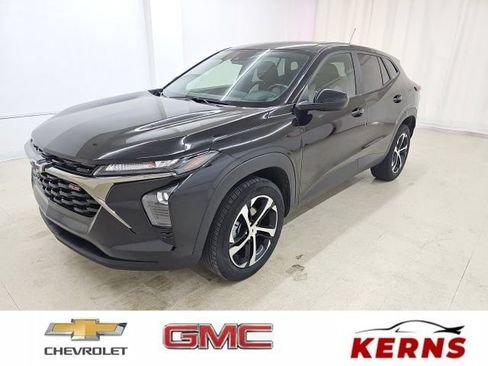 Used 2024 Chevrolet Trax RS FWD image 1
