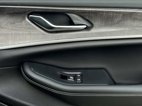 New 2026 Jeep Grand Cherokee Altitude image 15