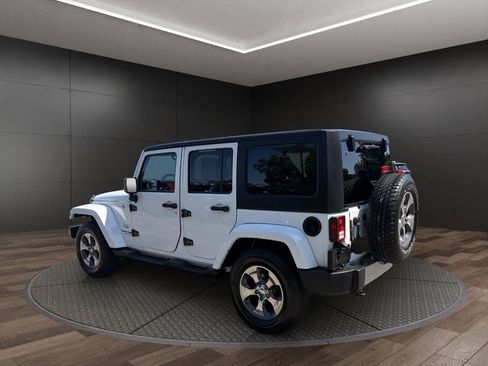 Used 2018 Jeep Wrangler Unlimited Sahara AWD/4WD image 6