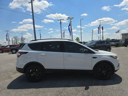 Used 2018 Ford Escape SE w/ SE Sport Appearance Package AWD/4WD image 4