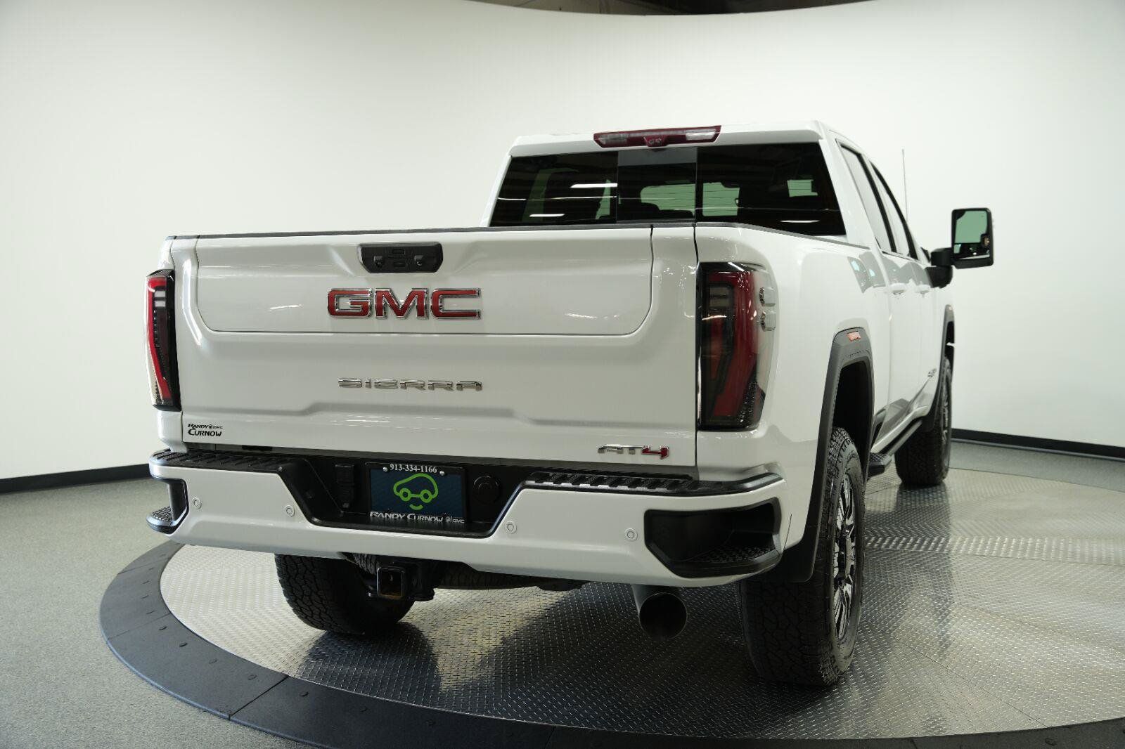 Used 2024 GMC Sierra 2500 AT4 w/ AT4 Premium Plus Package AWD/4WD image 10