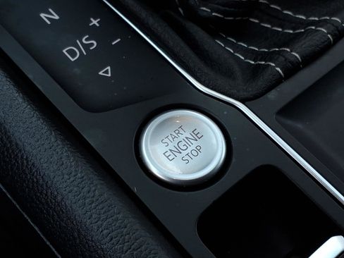 Certified 2022 Volkswagen Atlas Cross Sport SE w/ Black Wheel Package image 30