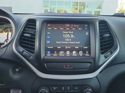 Used 2018 Jeep Cherokee Trailhawk image 22