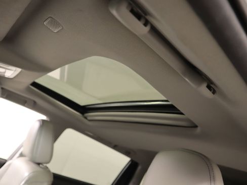 Used 2019 Toyota Highlander XLE image 15