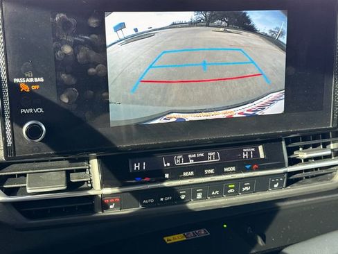 Used 2025 Toyota Sienna XLE Woodland Edition AWD/4WD image 27
