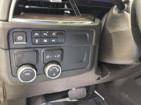 Certified 2025 Chevrolet Suburban LS RWD image 20