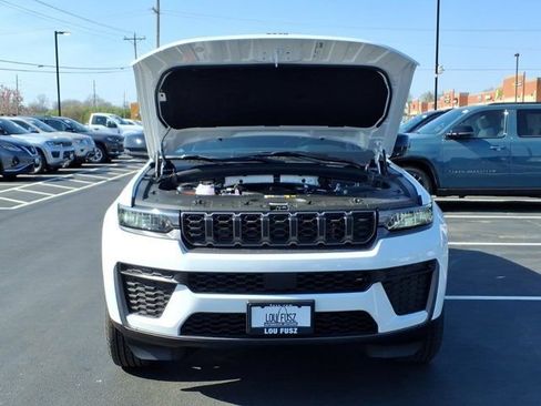 New 2026 Jeep Grand Cherokee Altitude AWD/4WD image 22