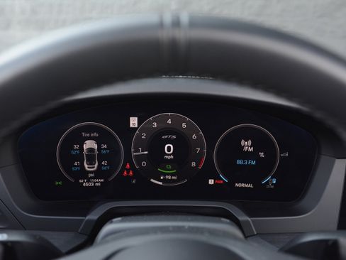 Certified 2025 Porsche 911 Carrera GTS image 18