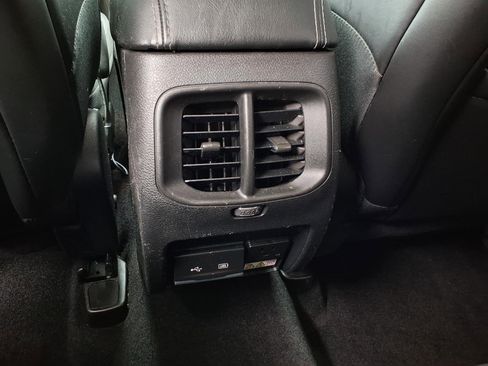 Used 2019 Jeep Cherokee Limited image 24