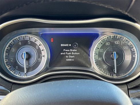 Used 2022 Chrysler 300 Touring w/ Sport Appearance Package image 13