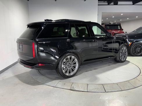 Used 2025 Land Rover Range Rover SE image 22