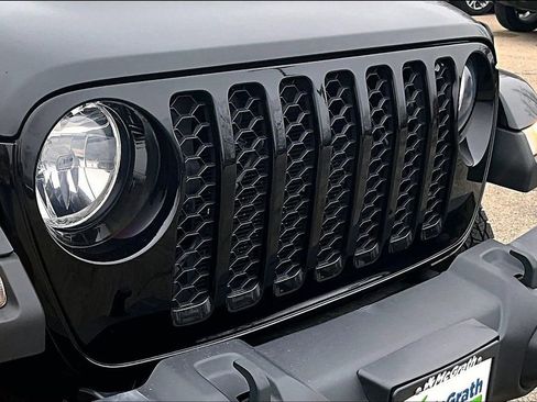 Used 2021 Jeep Gladiator Sport image 32